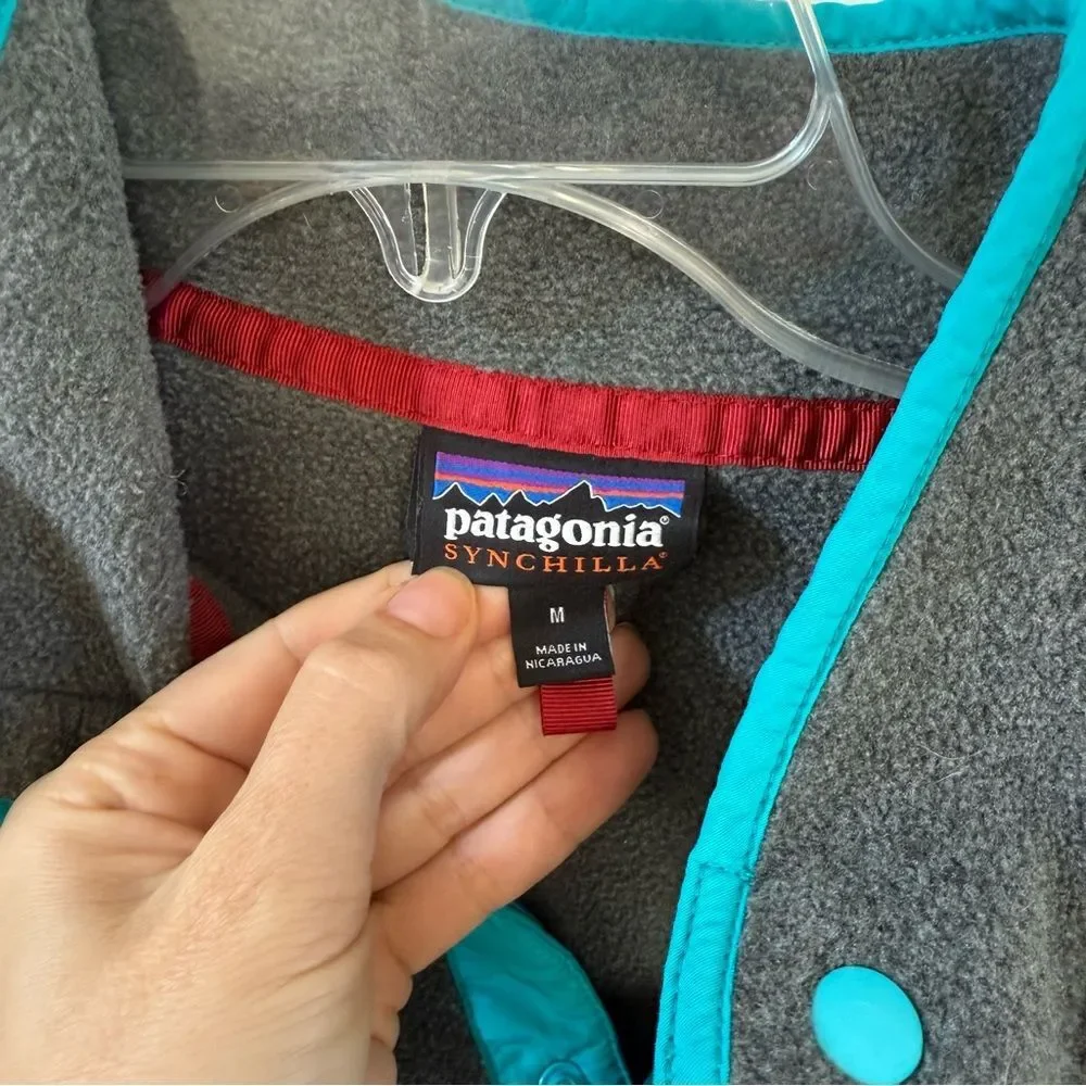Patagonia Lightweight Synchilla Snap-T Pullover
In Nickel W/Epic Blue M - Picture 3 of 10